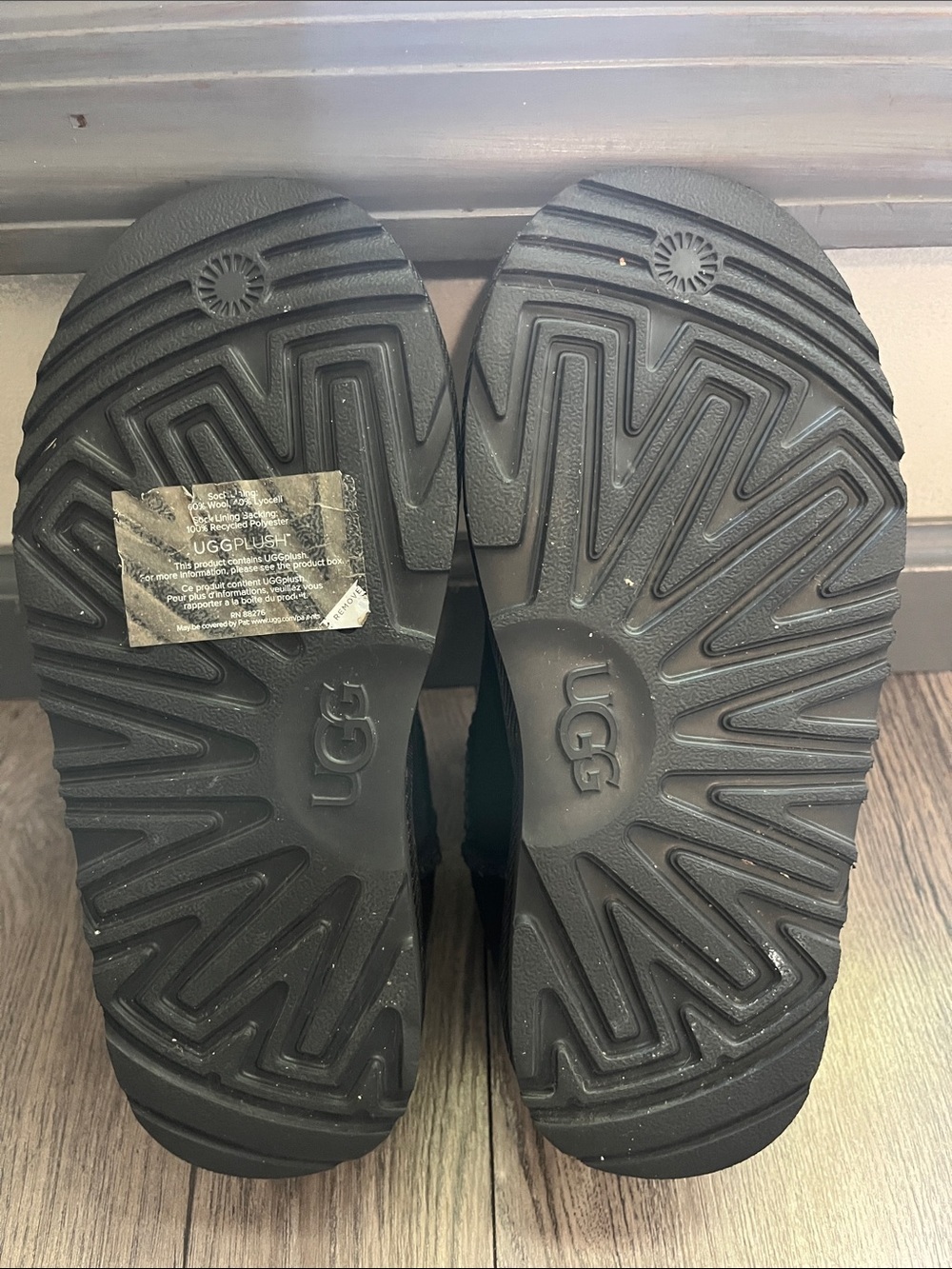 UGG Kids Classic Ultra Mini Boot - Black Size 2 - Picture 6 of 13